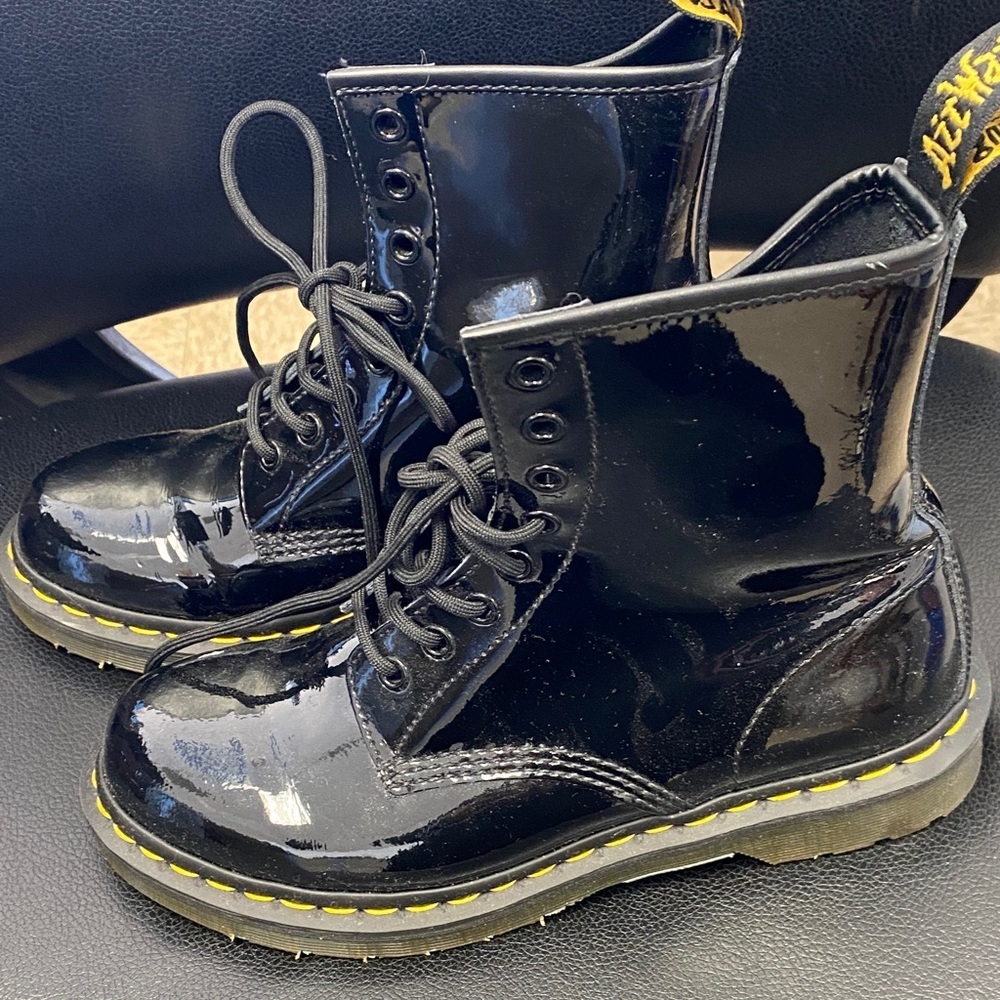 BDr Martens Ladies boot patent new in box